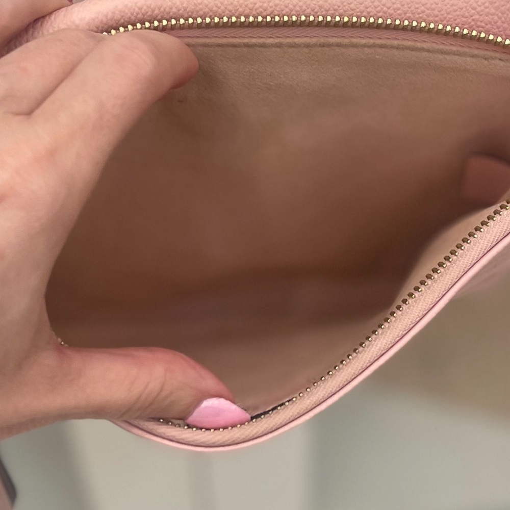Authentic monogram Louis Vuitton crossbody - Picture 5 of 8